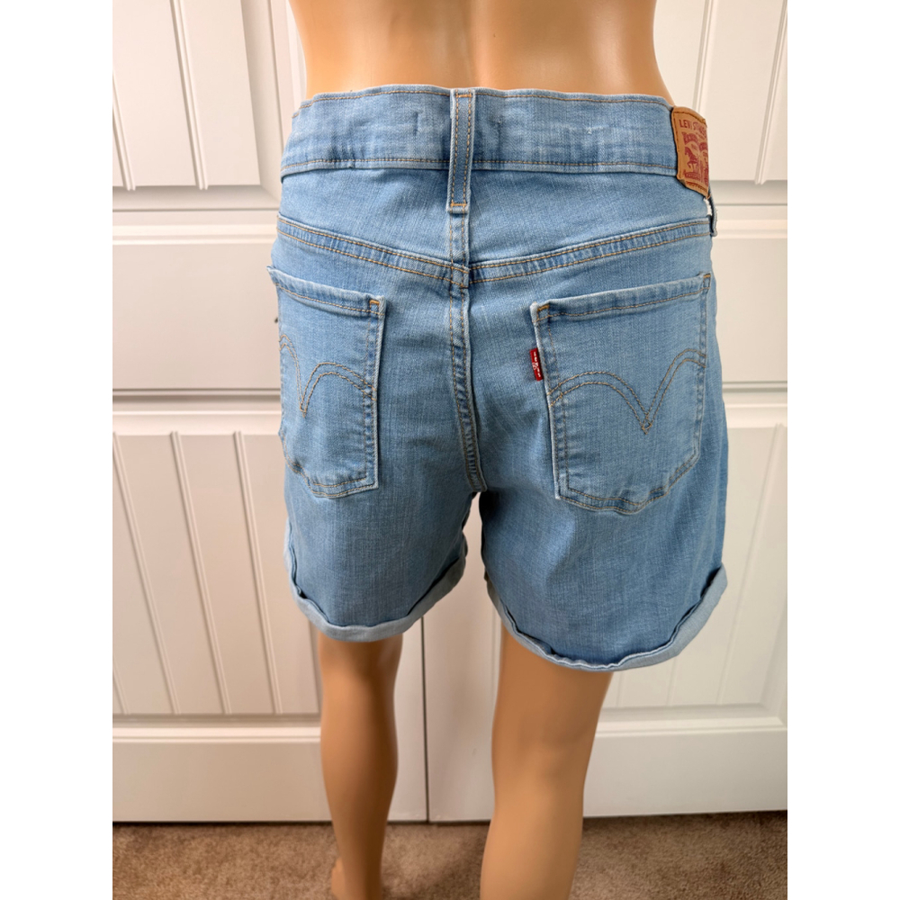 Women's Levi's Light Blue Mid Length Jean Shorts Sz 32 Normcore Y2K 90s inspired - Picture 11 of 16